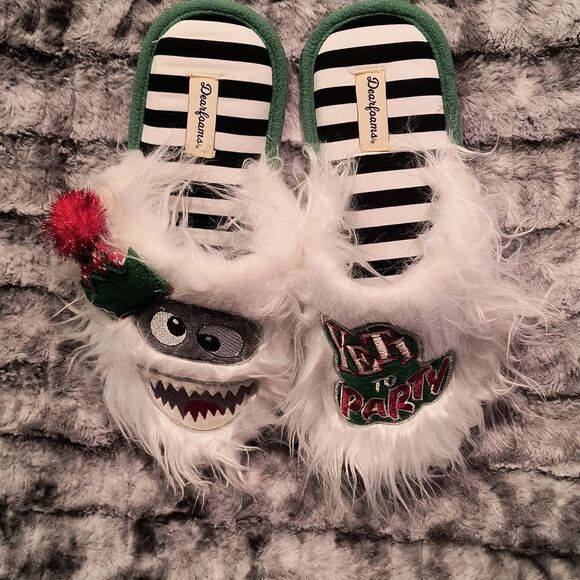 Unisex Christmas Slippers NWOT - Picture 1 of 5